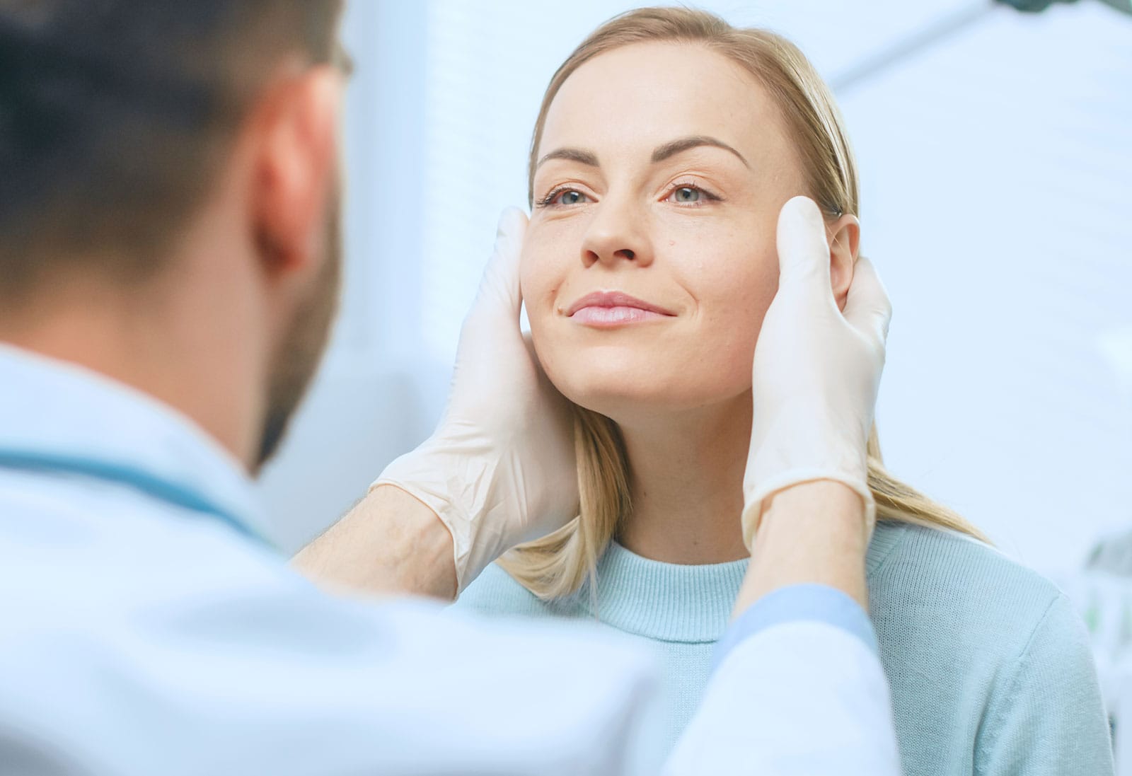 patient in newport news with her plastic surgeon